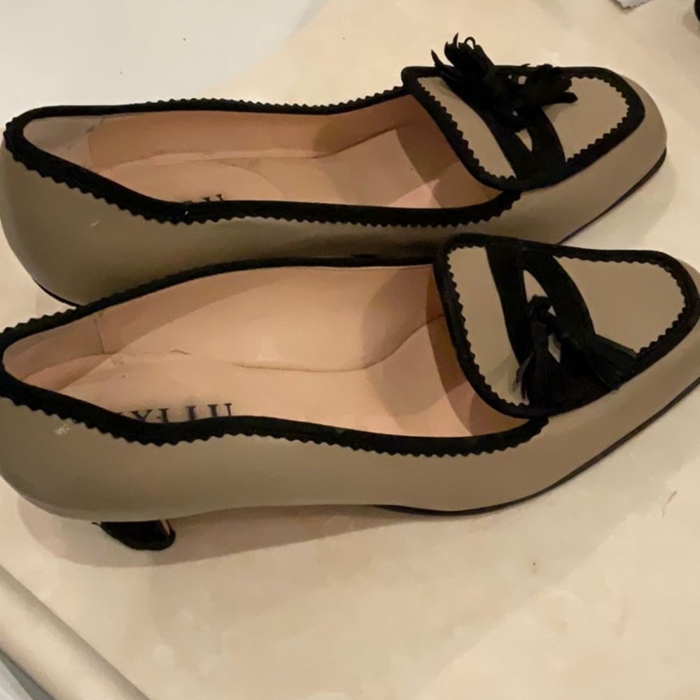 Anyi Liu leather kitten heels black tan loafer look dressy wide heel sz EU 41